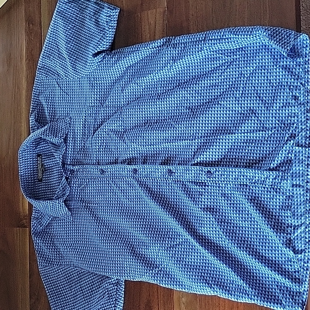 Short sleeve button down